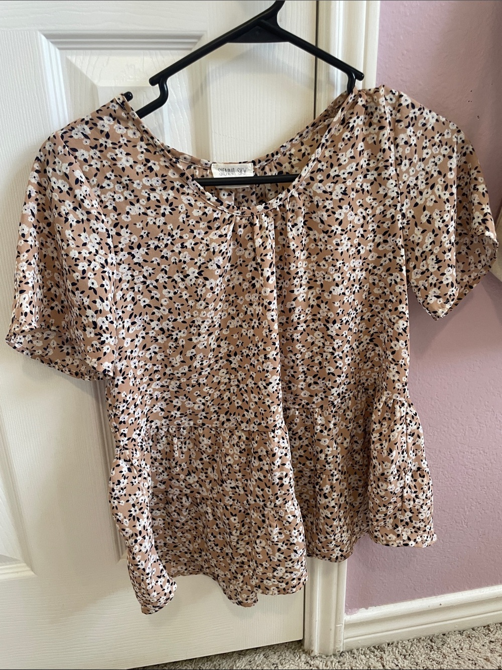 Women's Beige Floral Short-Sleeve Peplum Blouse